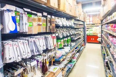 華商新生開學(xué)季!開學(xué)用品校內(nèi)超市一站式配齊,自助收銀輕松掃碼免排隊(duì)!